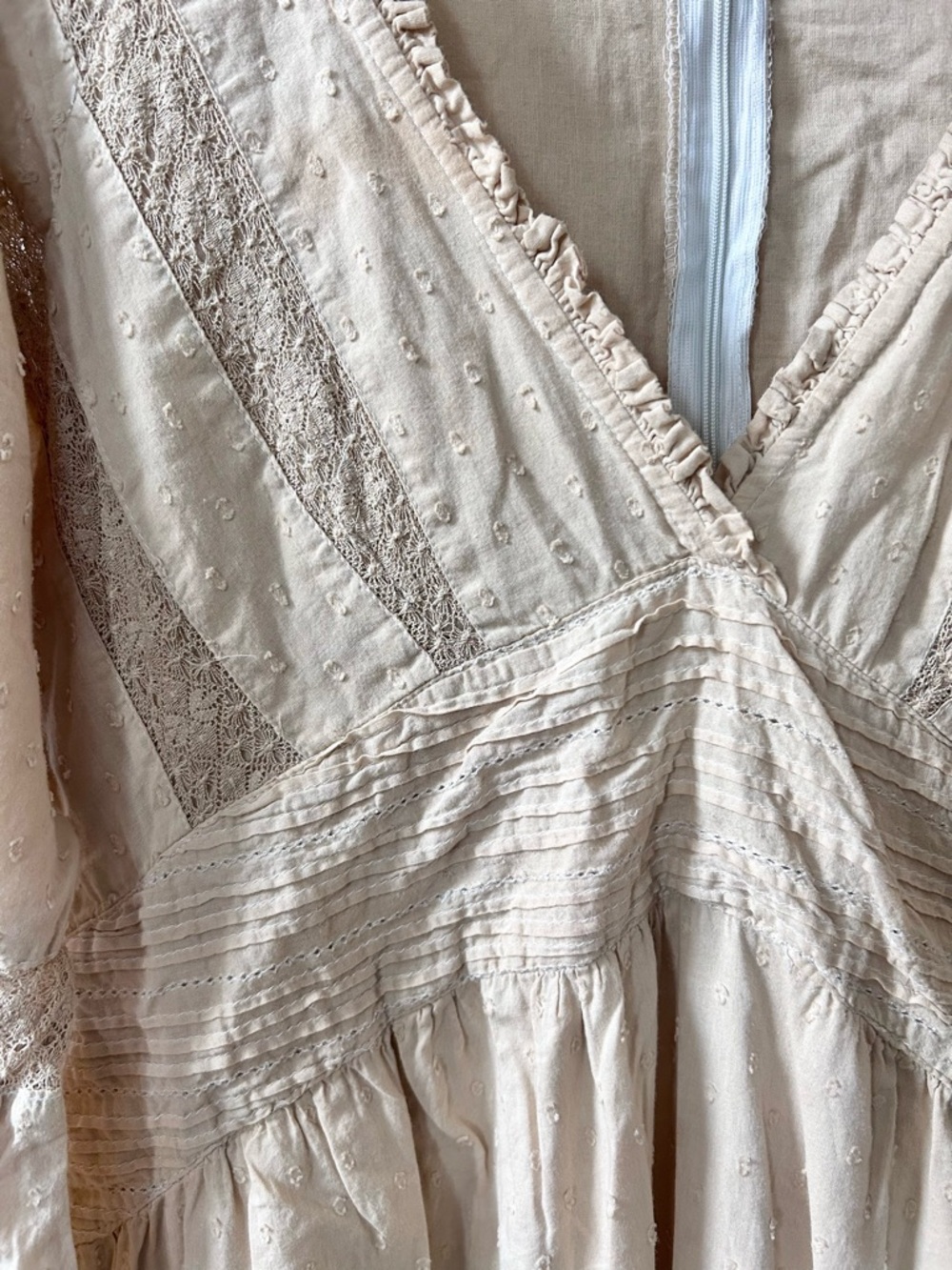 Sundance Tan 100% Cotton Boho Dress Size Large Ruffles V Neck Knee Length - Picture 2 of 6